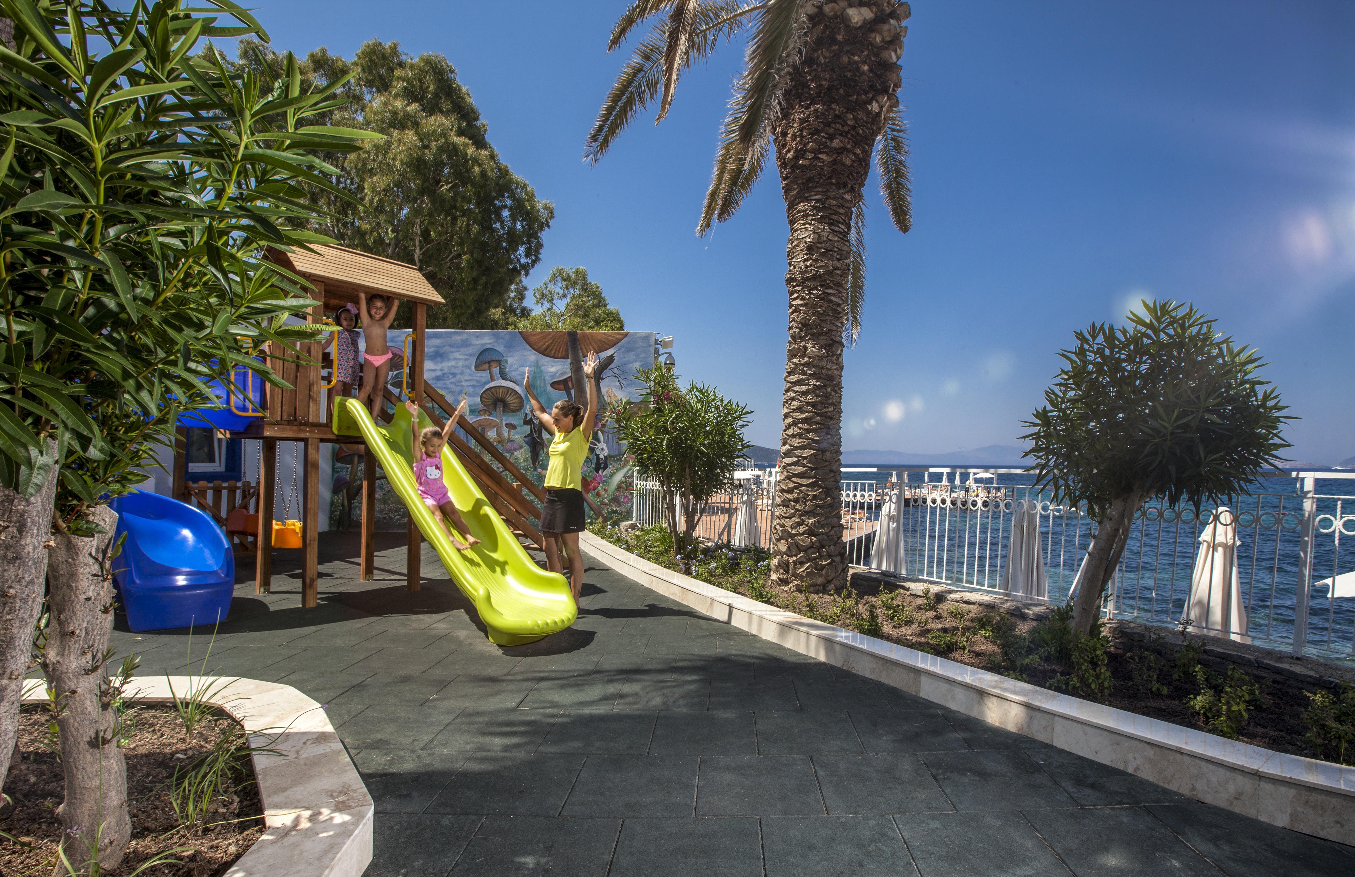 ラブランダ Tmt ボドルム リゾート【オールインクルーシブ】 エクステリア 写真 Playground in the resort