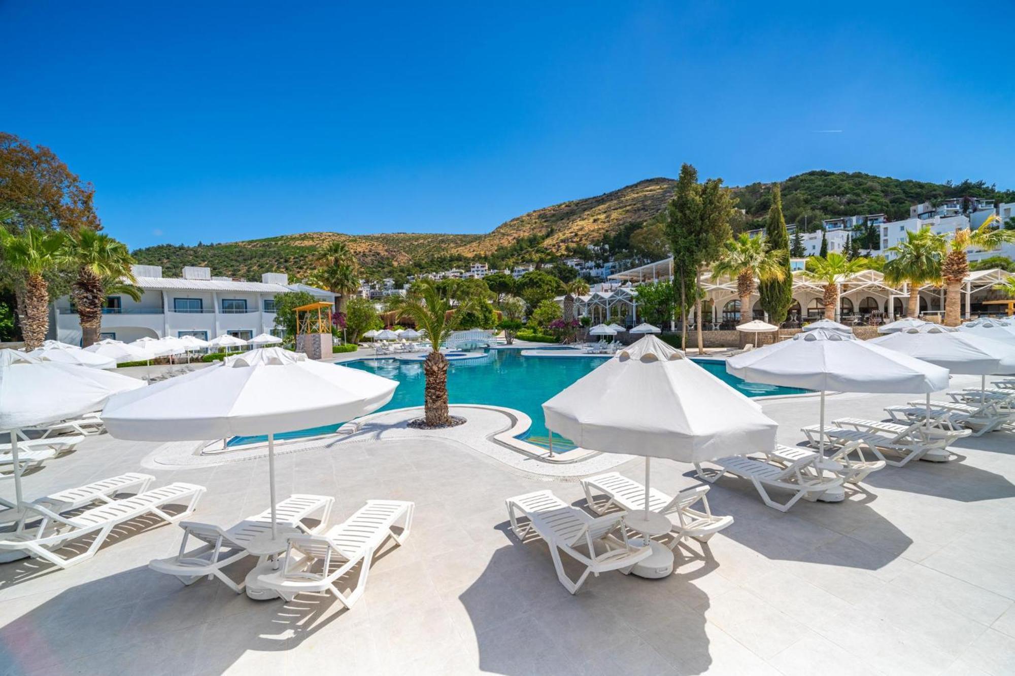 ラブランダ Tmt ボドルム リゾート【オールインクルーシブ】 エクステリア 写真 The resort's main pool