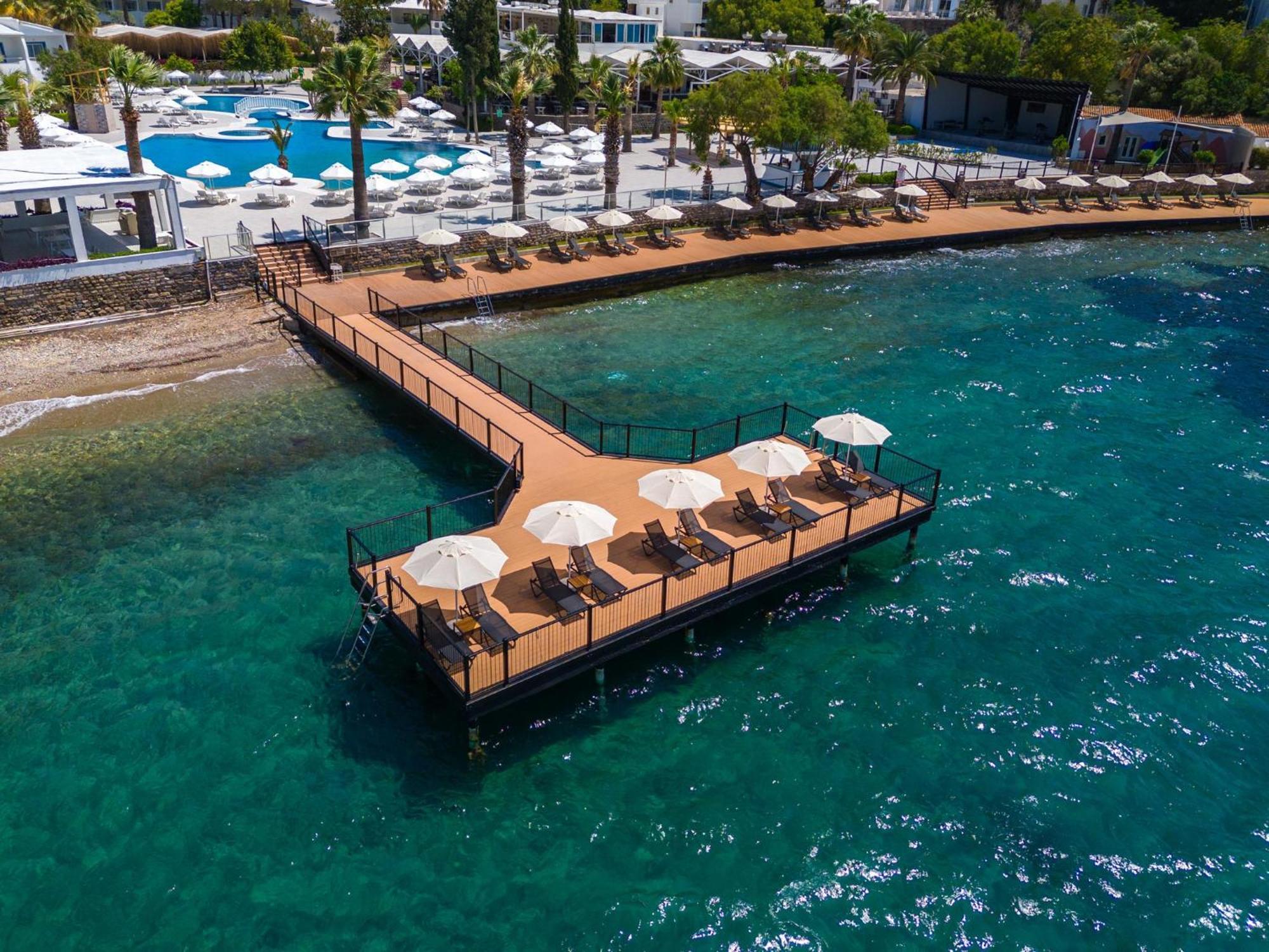 ラブランダ Tmt ボドルム リゾート【オールインクルーシブ】 エクステリア 写真 Aerial view of the pier at the hotel