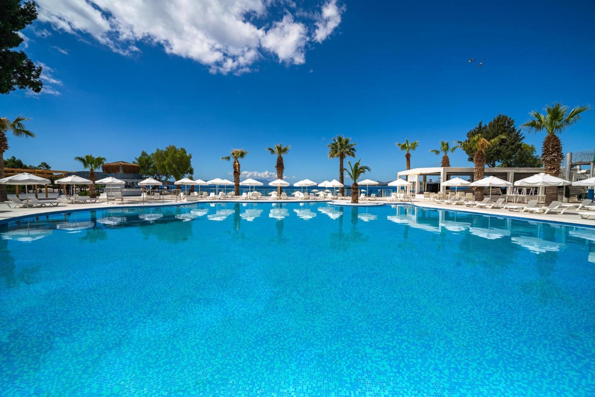 ラブランダ Tmt ボドルム リゾート【オールインクルーシブ】 エクステリア 写真 The swimming pool at the hotel