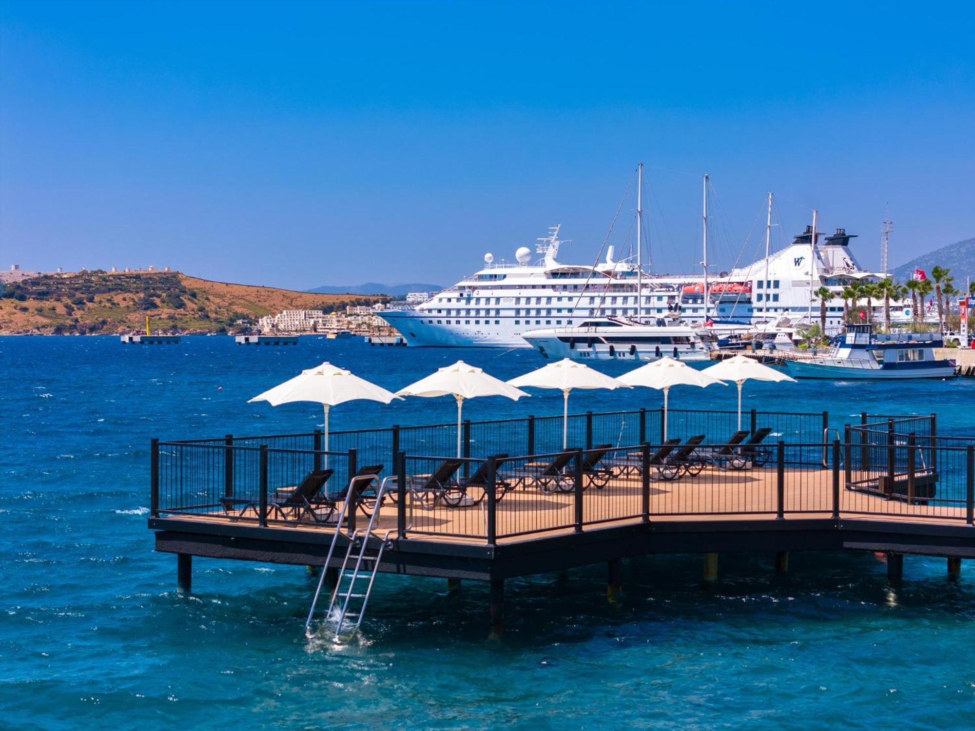 ラブランダ Tmt ボドルム リゾート【オールインクルーシブ】 エクステリア 写真 Cruise ship at the port of Kos